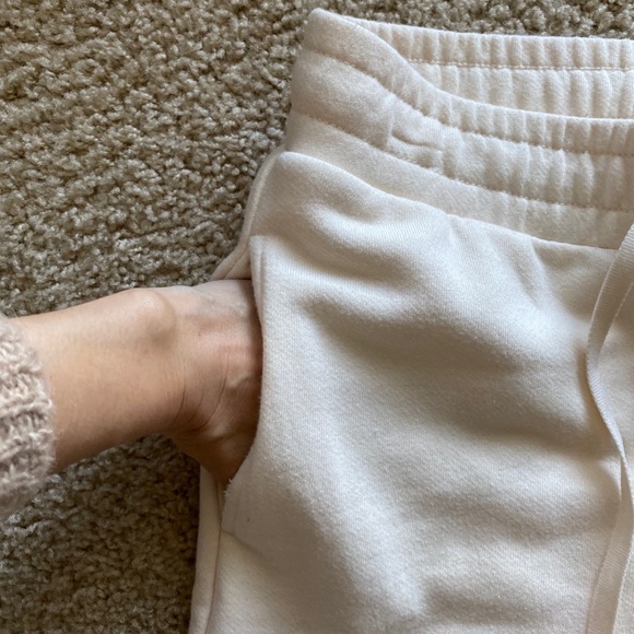 ALO Yoga Distressed Lounge Pants Sweatpants Sz M - Picture 4 of 10